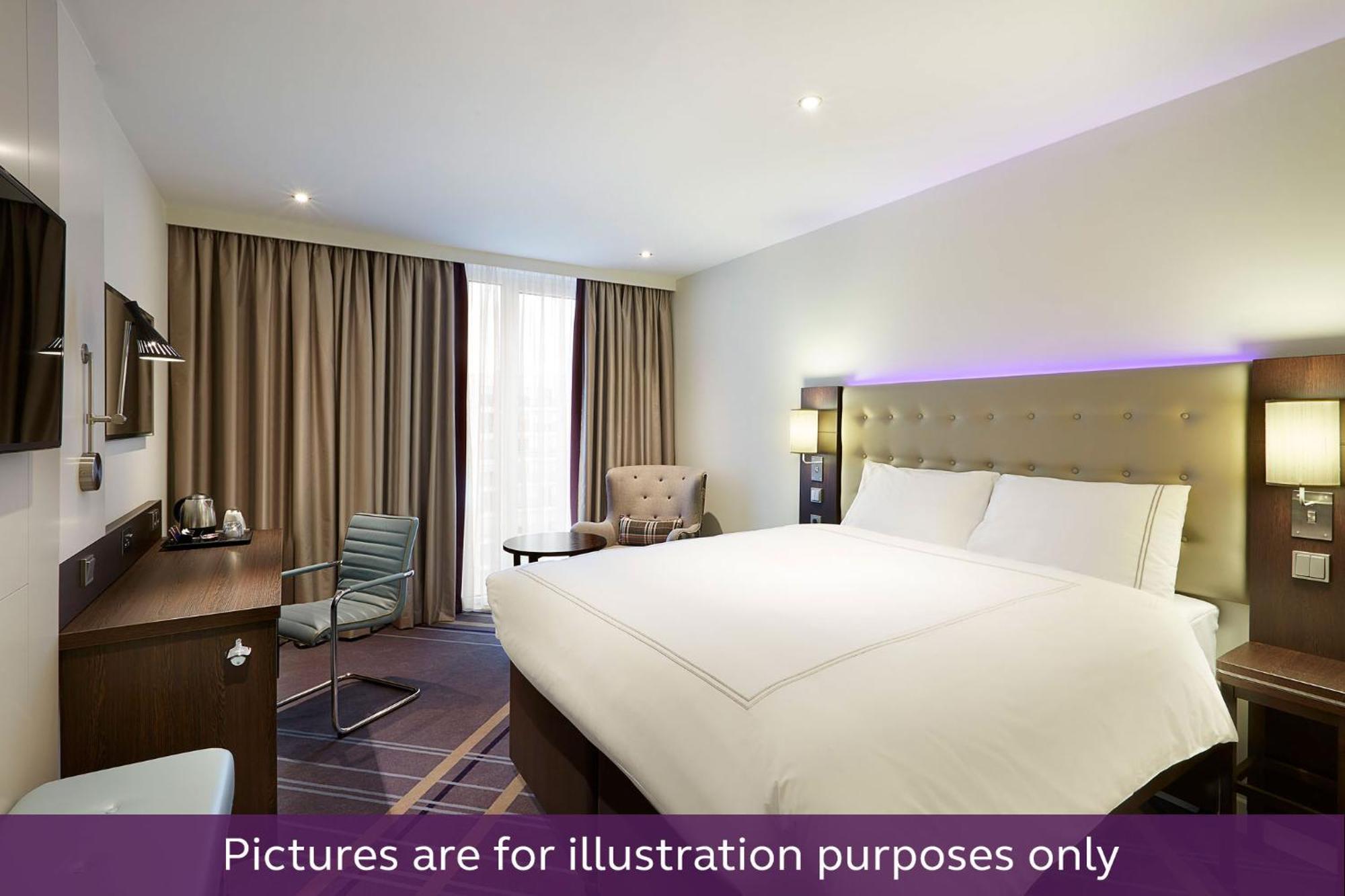 Premier Inn Luebeck City Centre Экстерьер фото